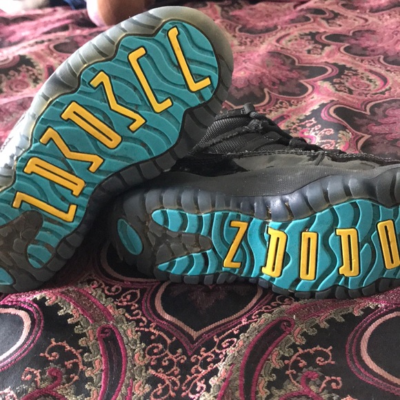 Boys Jordan shoes - Picture 4 of 5